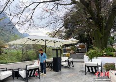 贵州兴义布依族村寨：闲置房变民宿 浣衣地成咖啡店